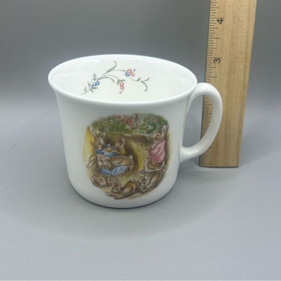 Vintage Royal Albert Bone China Beatrix Potter The Flopsy Bunnies Mug 1986 - Picture 2 of 5